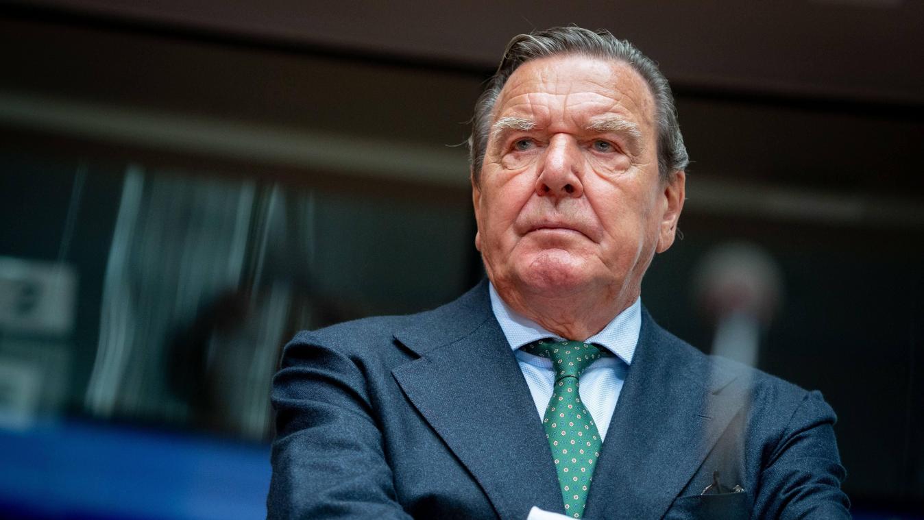 <p>Der deutsche Altkanzler Gerhard Schröder wird gleich von mehreren Seiten kritisiert.</p>