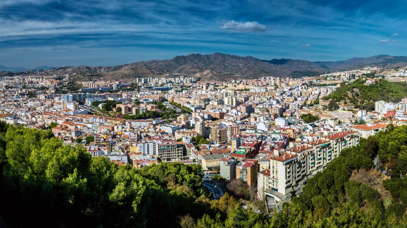 <p>Ein Blick von oben auf die spanische Stadt Malaga: Viele Belgier haben eine Immobilie in Spanien.</p>