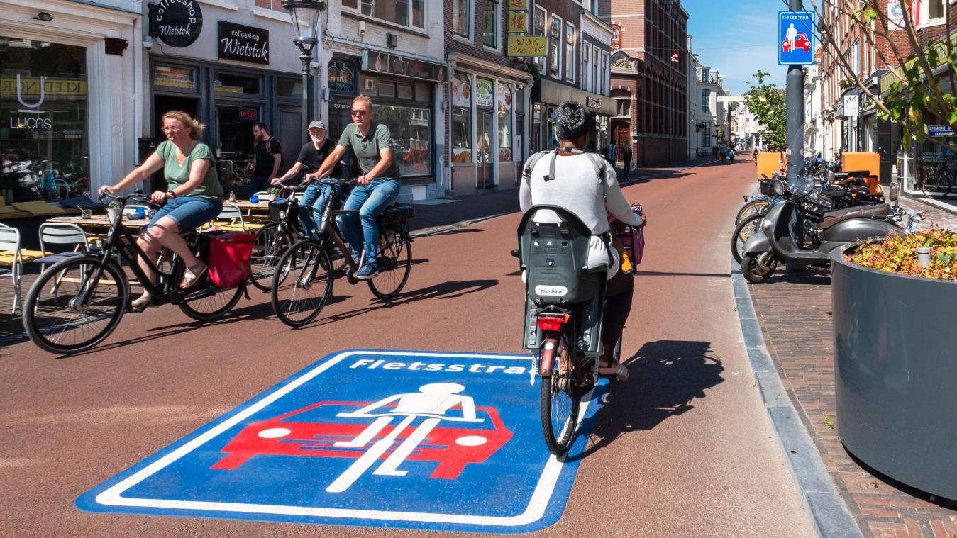 <p>Eine Fahrradstraße in Utrecht: In den letzten Jahren sind hierzulande nach niederländischem Vorbild mehr Fahrradstraßen eingerichtet worden.</p>