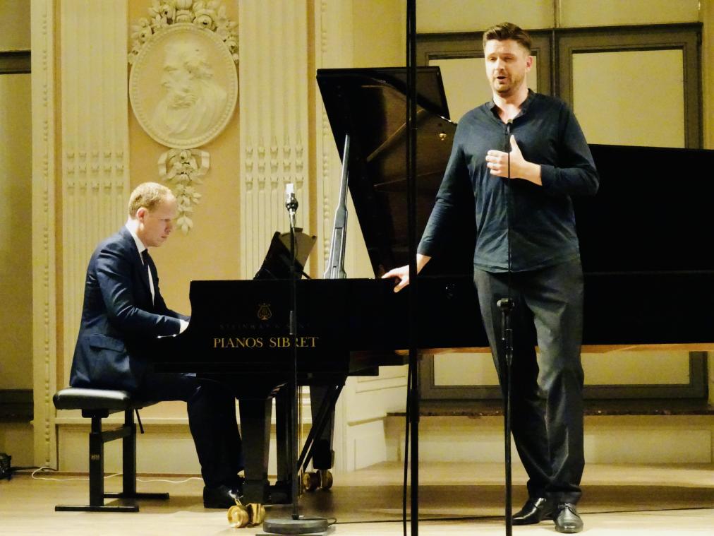 <p>Der deutsche Bariton Samuel Hasselhorn, Preisträger des König-Elisabeth-Wettbewerbs für Gesang, präsentierte beim Festival von Stavelot gemeinsam mit Pianist Joseph Middleton Lieder von Schubert und Wolf.</p>