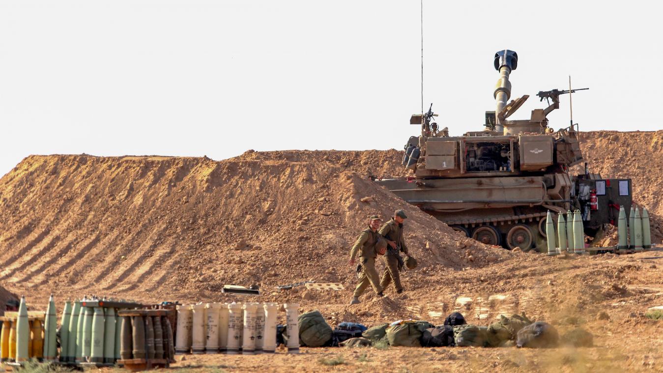 <p>Mitglieder des Artilleriekorps der Israelischen Verteidigungskräfte sind in der Nähe der Grenze zwischen Israel und Gaza im Einsatz.</p>