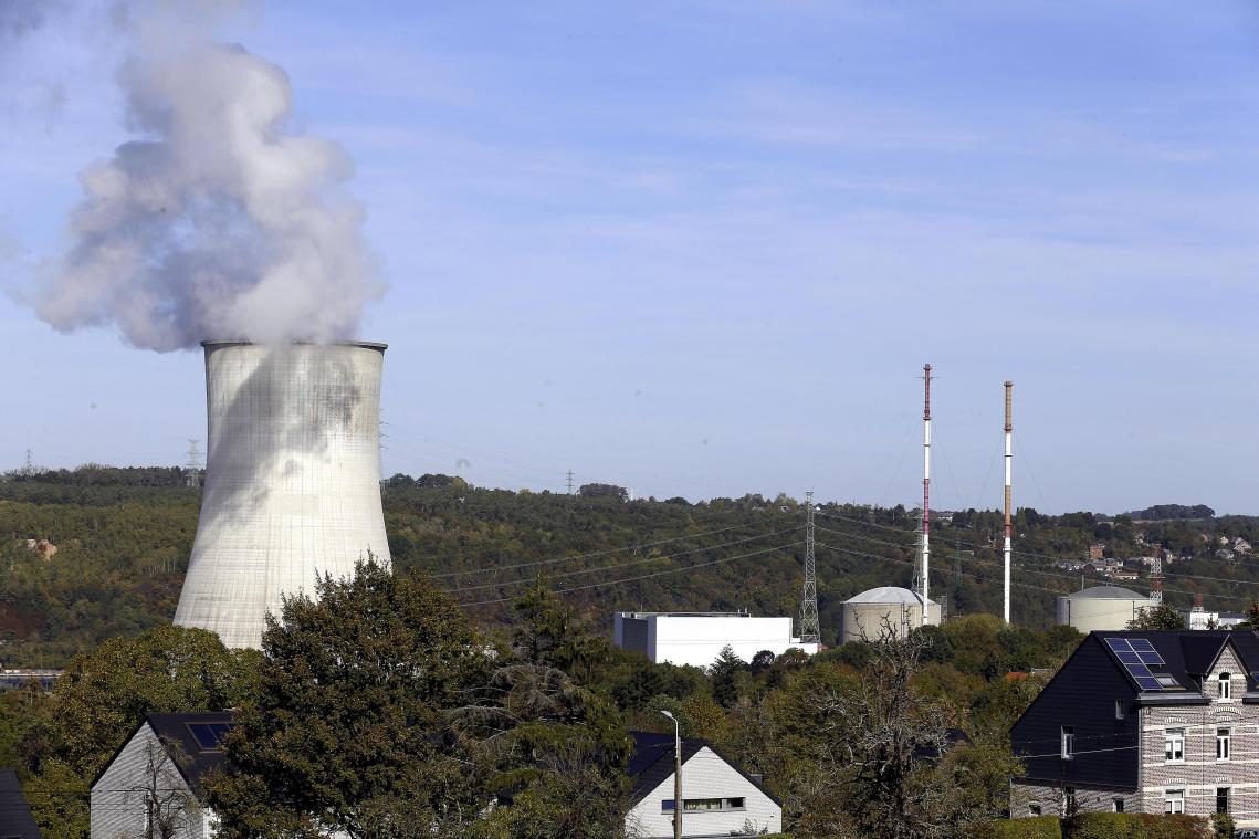 <p>Der Atomreaktor Tihange 2 ist seit Samstag wieder am Netz, nachdem er am Vortag heruntergefahren worden war.</p>