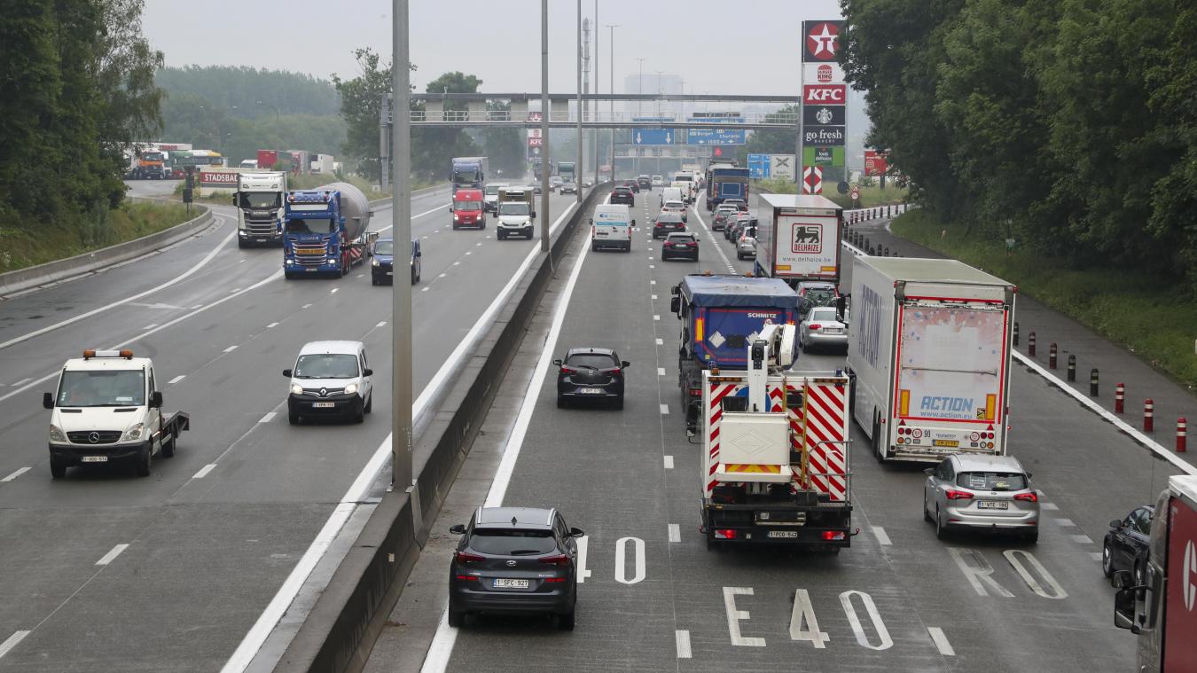 <p>Die Autobahn E40 auf Höhe von Groot-Bijgaarden musste im Zuge des tödlichen Unfalls gesperrt werden.</p>