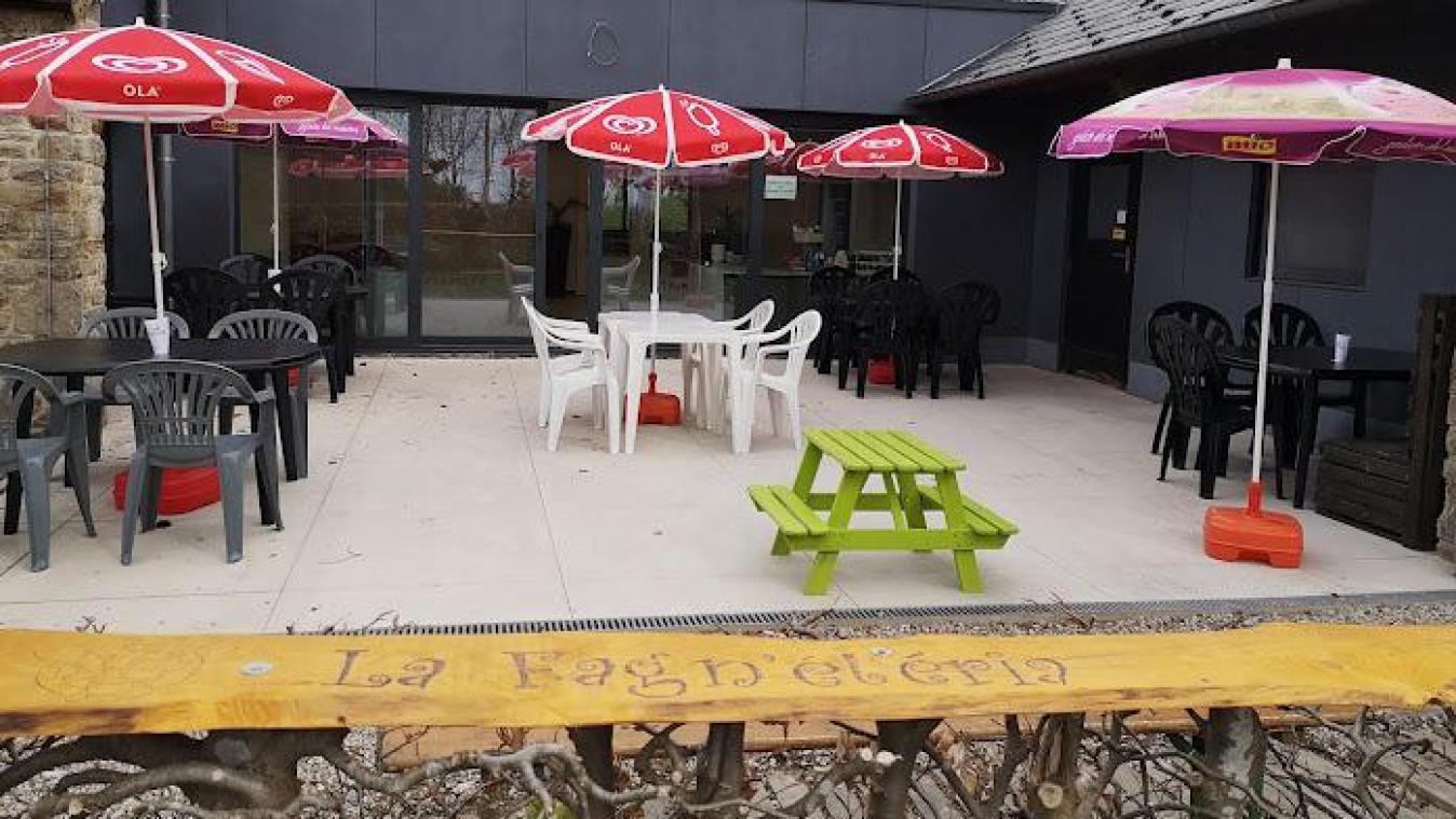 <p>Gähnende Leere auf der Terrasse der Cafeteria Fagneteria im Naturparkzentrum Botrange. Das Lokal ist seit zwei Wochen wegen ausbleibender Kundschaft geschlossen.</p>