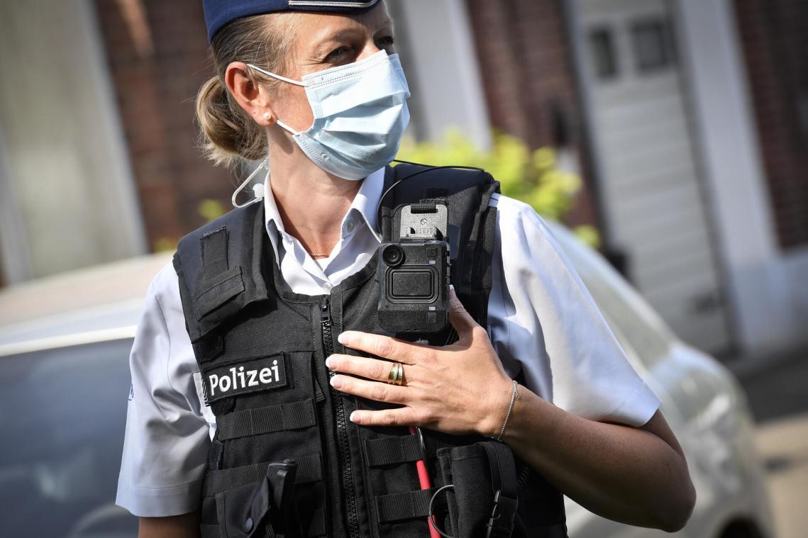 <p>Seit nunmehr zwei Monaten sind die Polizisten der Polizeizone Herver Land mit Bodycams ausgestattet. Die Beamten der Zone Weser-Göhl können schon seit längerer Zeit auf dieses Material zurückgreifen.</p>