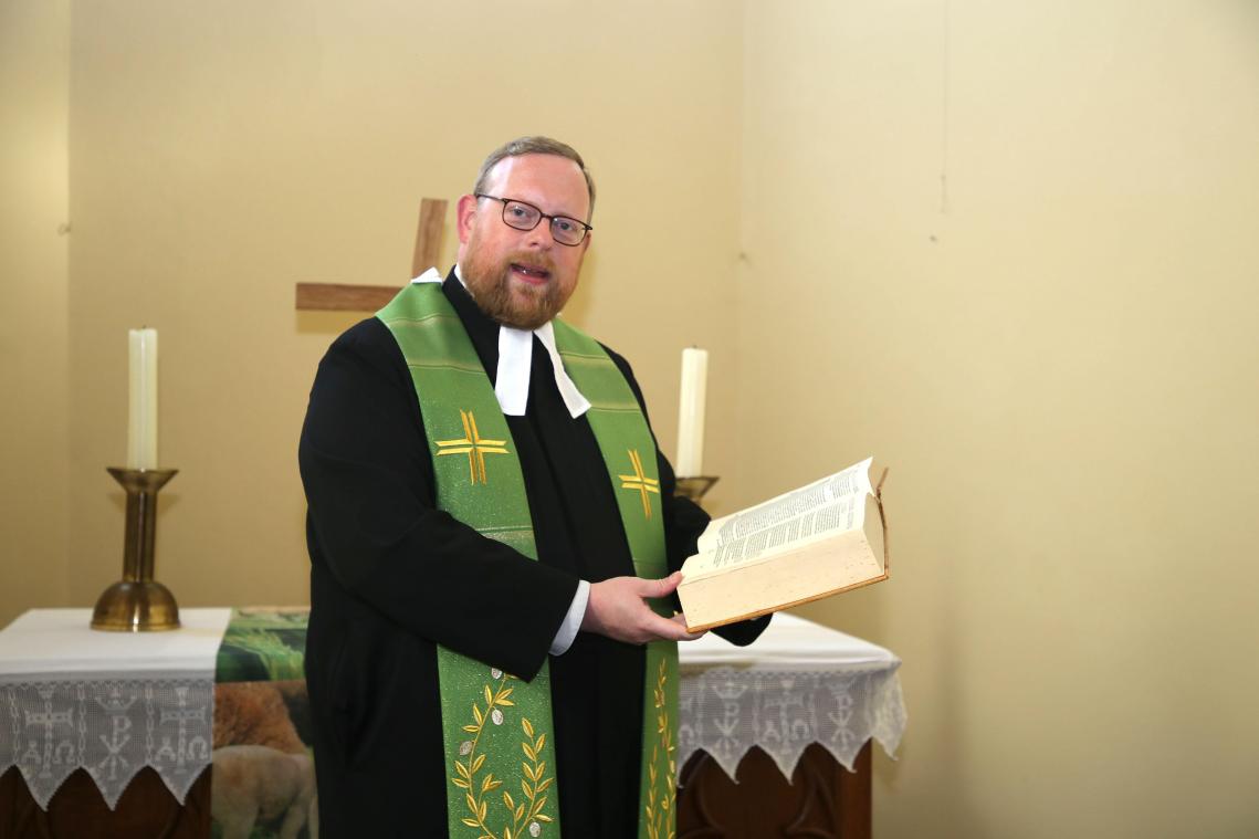 <p>Andreas Berg wird als Pfarrer der evangelischen Kirche in Neu-Moresnet eingeführt.</p>