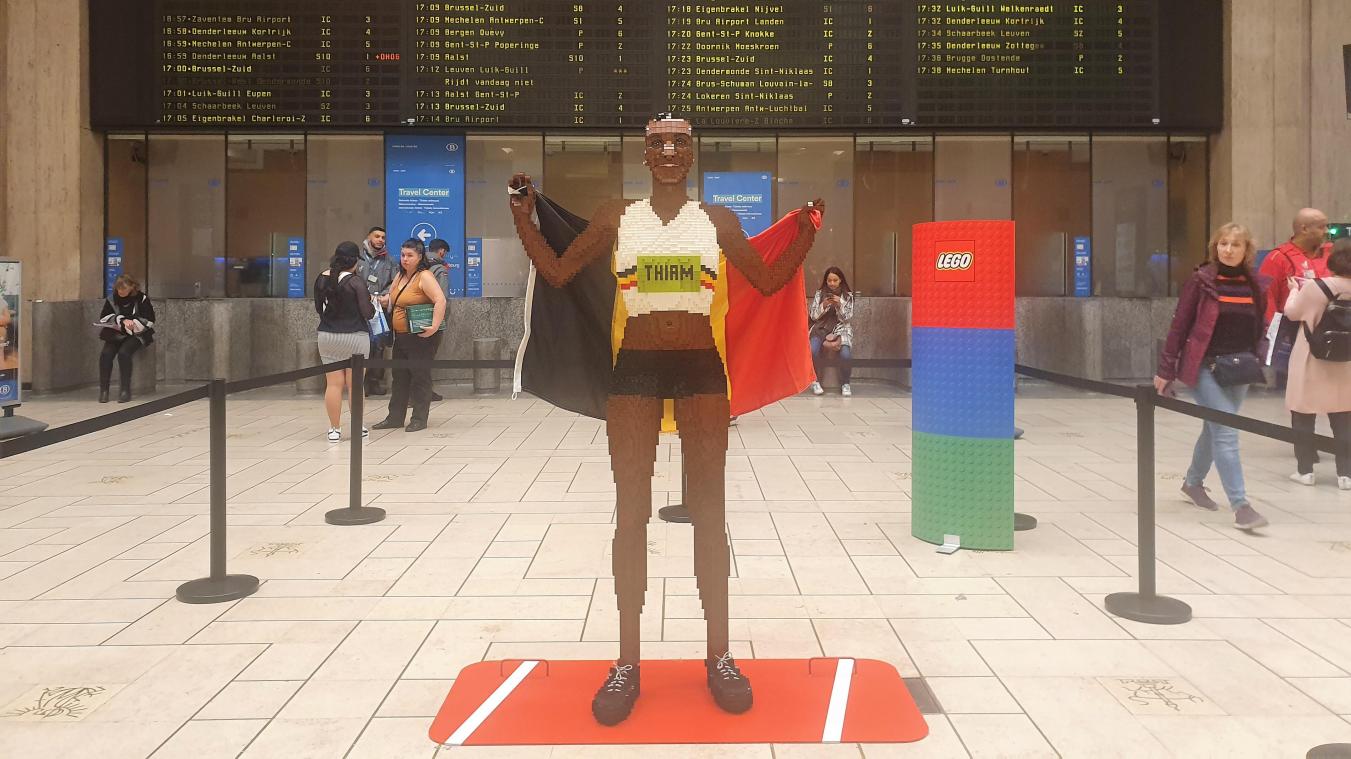 <p>Wer schon immer mal gerne ein Foto mit der zweifachen Olympiasiegerin und Weltmeisterin im Siebenkampf Nafi Thiam haben wollte, sollte diese Woche am Brüsseler Zentralbahnhof aussteigen.</p>