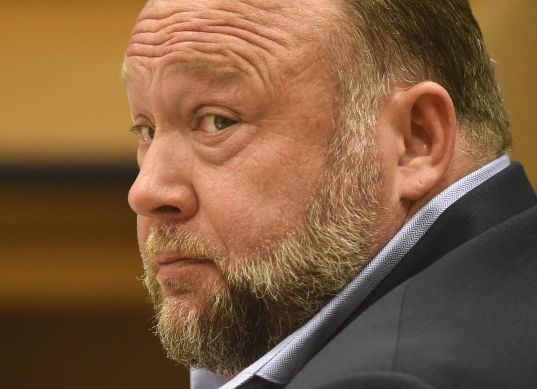 <p>Infowars-Gründer Alex Jones erscheinte vor dem Connecticut Superior Court in Waterbury.</p>