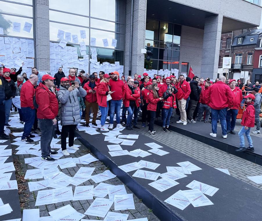 <p>Die FGTB protestierte am Donnerstagmorgen vor dem Engie-Sitz in Namur.</p>