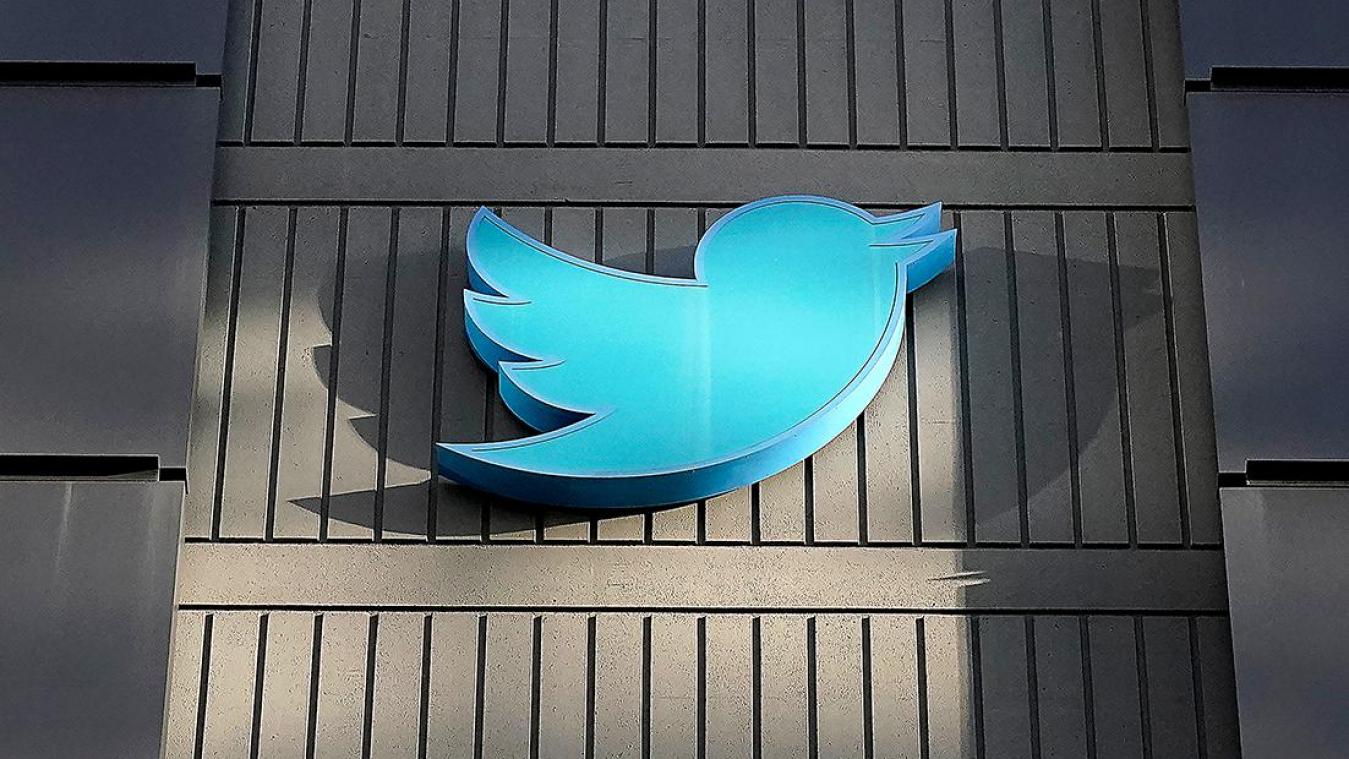 <p>Blick auf den Twitter-Hauptsitz in San Fracisco und das Logo des Kurznachrichtendienstes.</p>