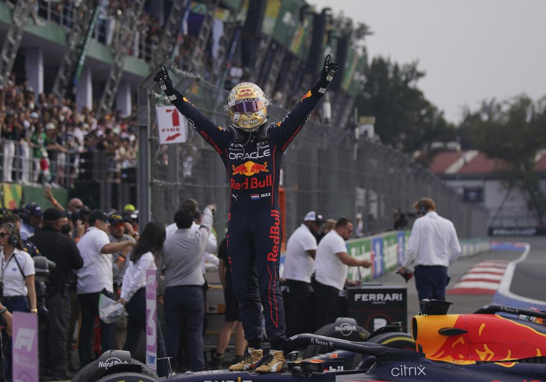 <p>Red-Bull-Pilot Max Verstappen aus den Niederlanden feiert seinen Sieg.</p>