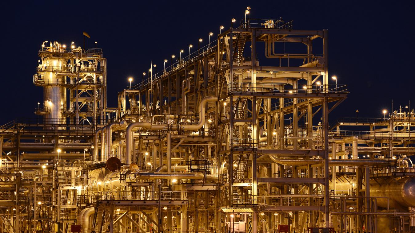 <p>Goldene Zeiten für den Ölkonzern. Blick auf die Khurais-Ölanlage des saudischen Staatskonzerns Saudi Aramco, die 150 km südöstlich von Riad liegt.</p>