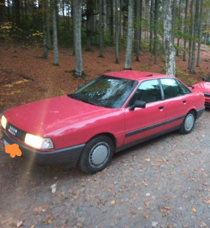 <p>Bei dem gestohlenen Fahrzeug handelt es sich um einen Audi 80 1.8 S. Der Pkw ist über 30 Jahre alt.</p>