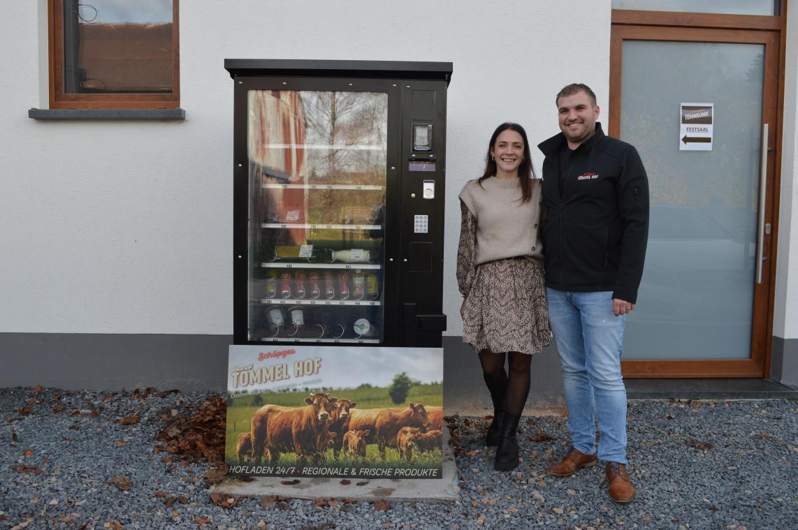 <p>Anja Neissen und Manuel Schöpges betreiben den Tömmelhof in Amel. Neuerdings regelt ein Fleischautomat den Hofverkauf.</p>