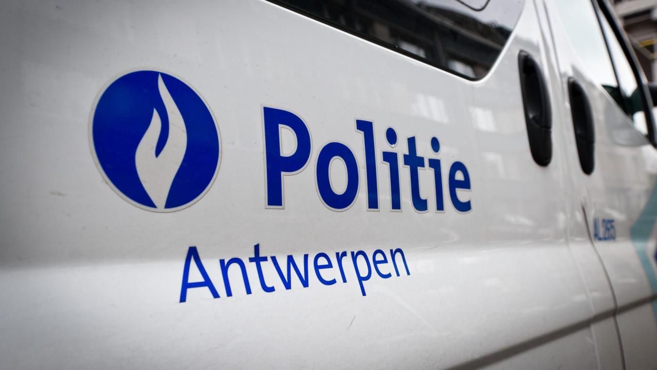 <p>Antwerpen - Polizei findet keine Dolmetscher für Französisch, Englisch und Deutsch</p>
