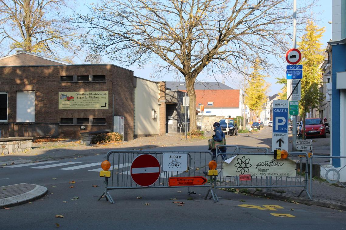 <p>Von der Aachener Straße her dürfen nur Radfahrer in die Simarstraße einbiegen. Daran wird sich auch fortan nichts ändern.</p>