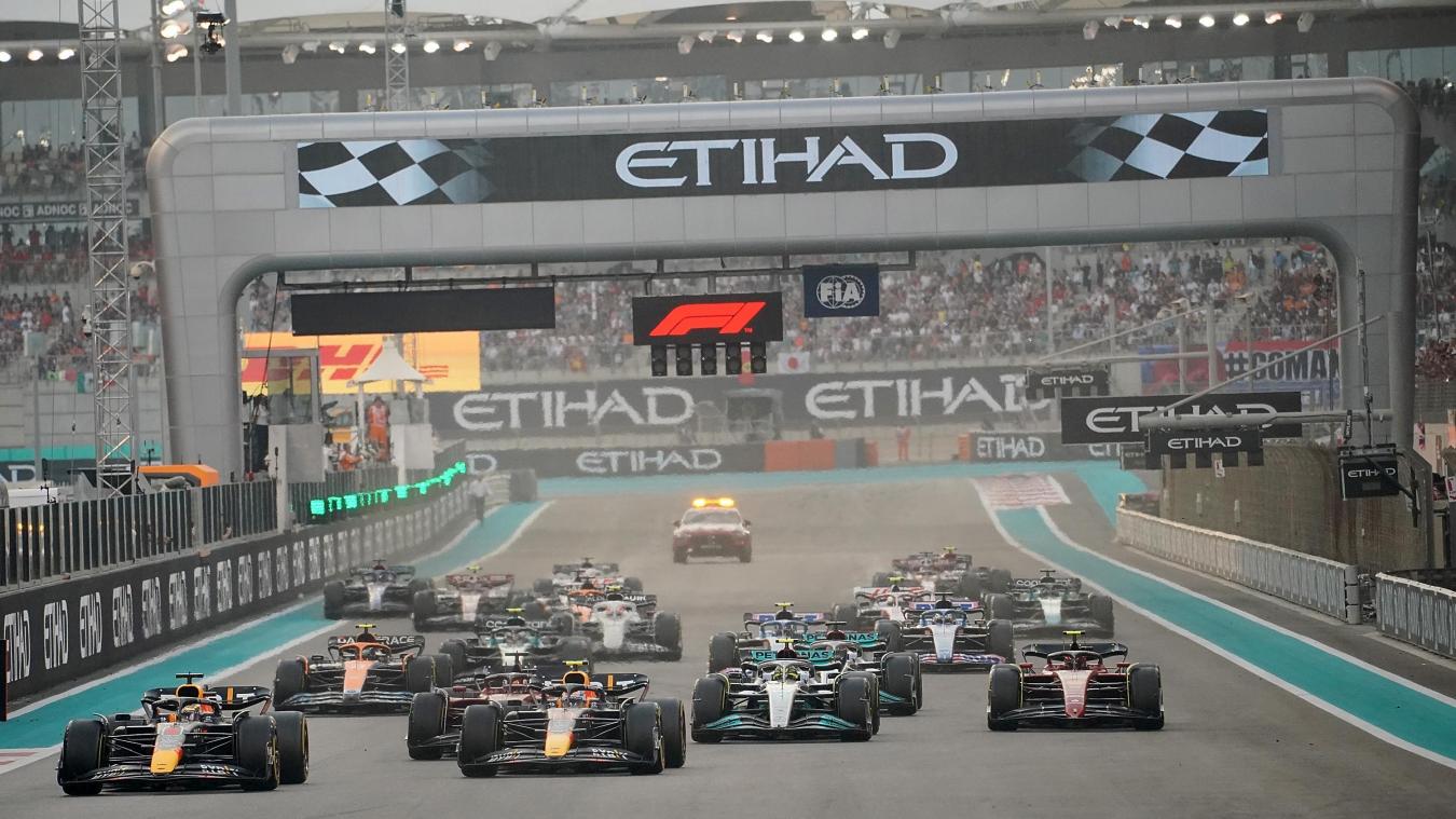 <p>Der Sieg in Abu Dhabi ging an Weltmeister Max Verstappen, der mit 15 Erfolgen in einer Saison eine bemerkenswerte Rekordmarke aufstellte.</p>