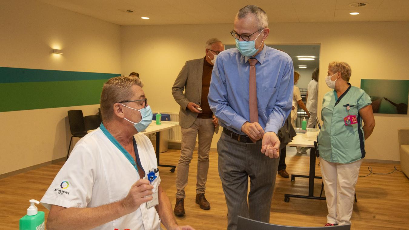 <p>Minister Frank Vandenbroucke stellt mit der Föderalregierung zusätzlich eine Million Euro bereit, um HIV den Garaus zu machen.</p>