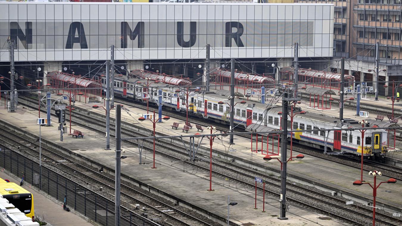 <p>Ein Blick von oben auf den Bahnhof in Namur: Der Streik der Lokführer hat landesweit den Zugverkehr ausgebremst.</p>