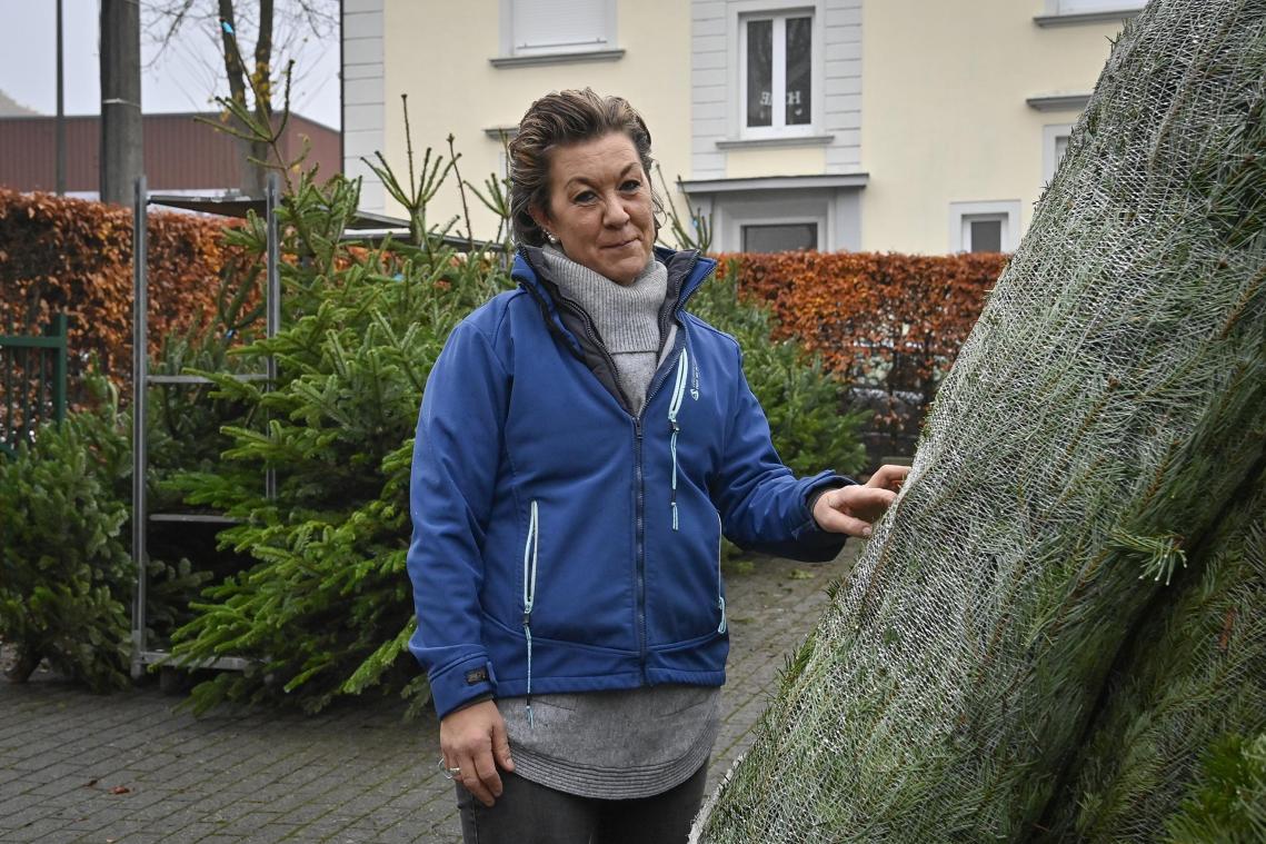 <p>Petra Hamacher und ihr Team sind bereit für den Ansturm auf die Weihnachtsbäume, der in den nächsten Tagen erwartet wird.</p>