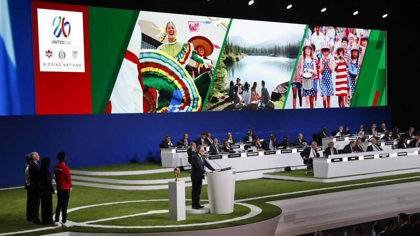 <p>Decio de Maria, Präsident des Fußballverbandes aus Mexiko, bei einer Präsentation der gemeinsamen Bewerbung der USA, Kanada und Mexiko für die Wahl des Gastgebers der WM 2026 beim Kongress des Fußball-Weltverbands (FIFA) im Juni 2018</p>