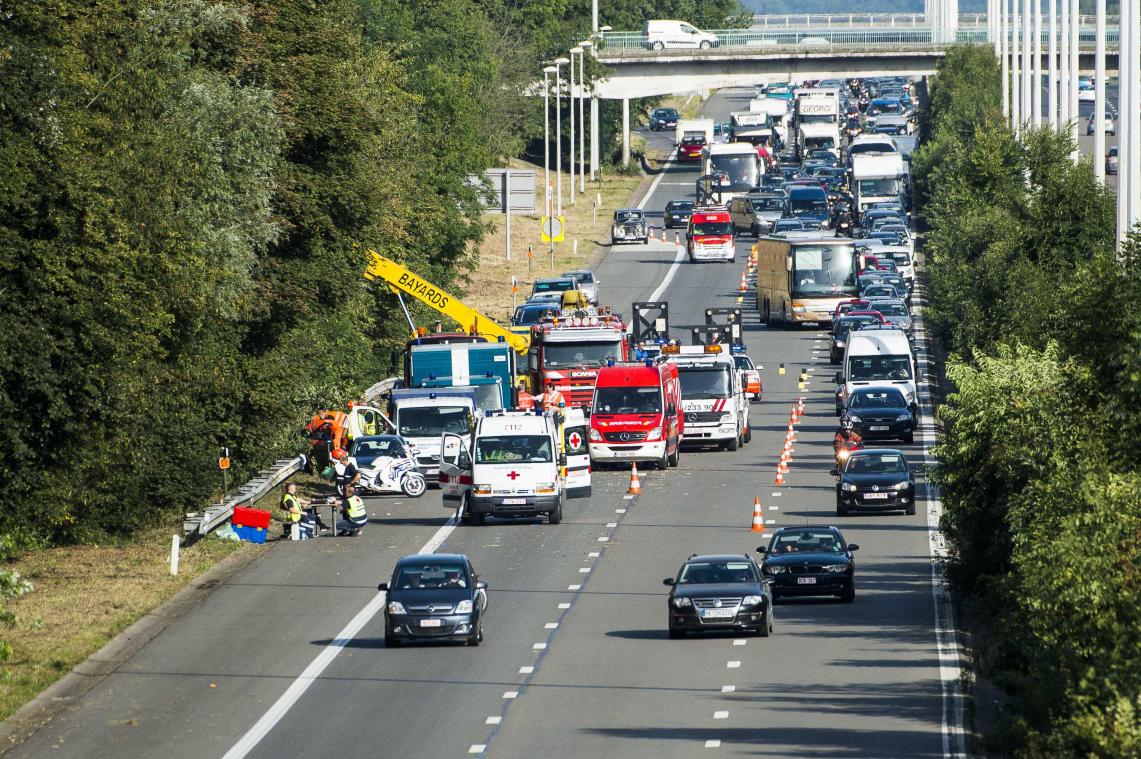<p>Eine Unfallstelle auf der E42 in Höhe Cerexhe-Heuseux: Junge Wallonen waren zuletzt vermehrt in Unfälle verwickelt.</p>