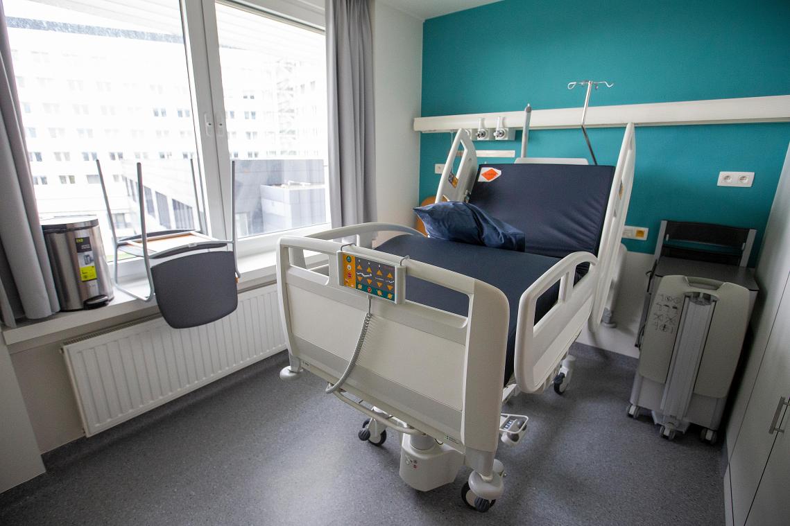 <p>Laut dem Gesundheitsinstitut Sciensano ist die Grippewelle in Belgien angekommen. Die Kliniken des Landes bereiten sich auf einen Patientenansturm vor, und haben damit begonnen, nicht dringende Behandlungen zu verschieben.</p>