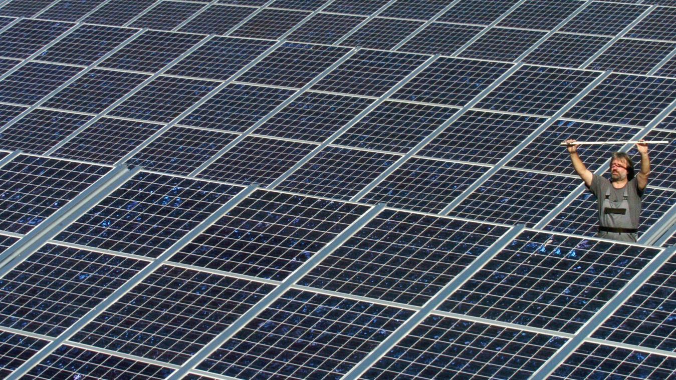 <p>Unter Fotovoltaik versteht man die direkte Umwandlung von Lichtenergie, meist aus Sonnenlicht, mittels Solarzellen in elektrische Energie.</p>