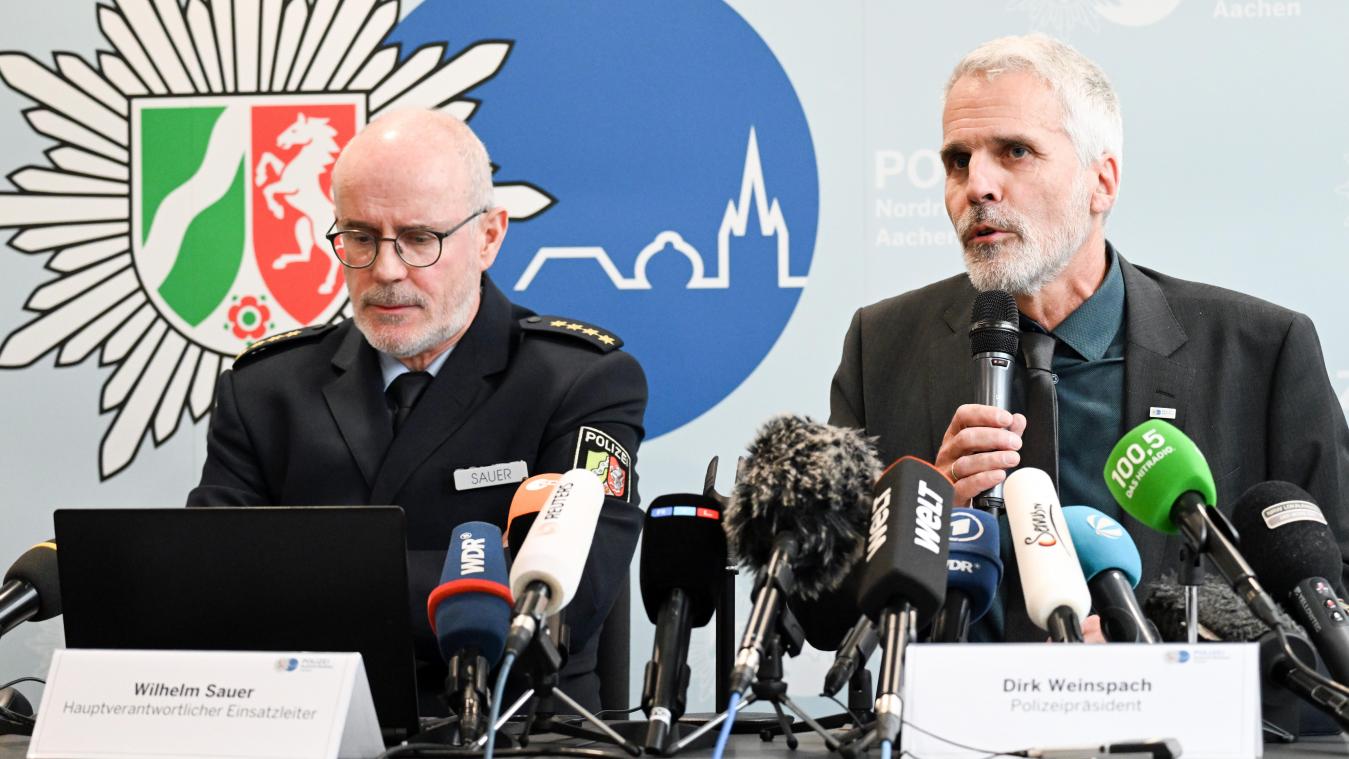 <p>Dirk Weinspach (r.), Polizeipräsident von Aachen, und Wilhelm Sauer, Einsatzleiter für den Polizeieinsatz in Lützerath, während einer Pressekonferenz am Montag.</p>