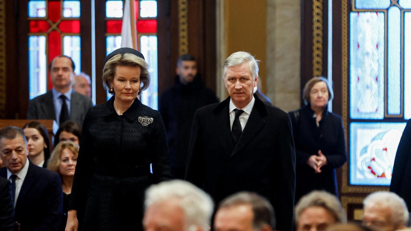 <p>Königin Mathilde und König Philippe in der Athener Metropolitankathedrale am Montagmittag</p>