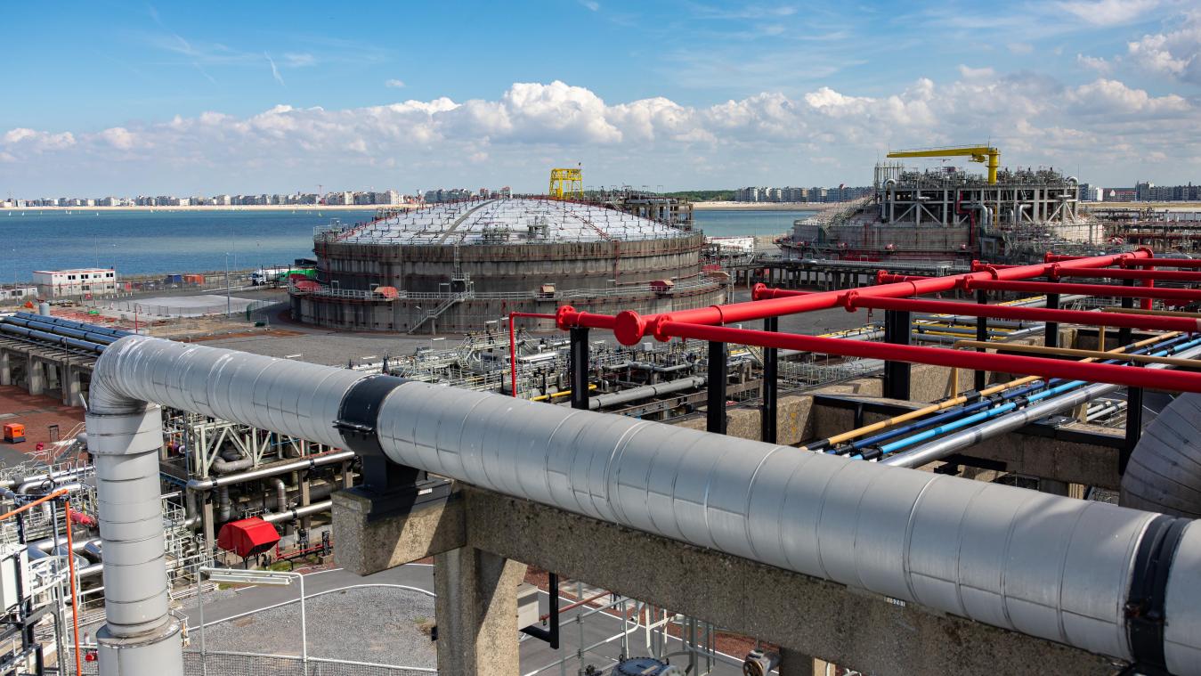 <p>Ein Blick auf den LNG-Terminal von Fluxys im Hafen von Zeebrügge</p>