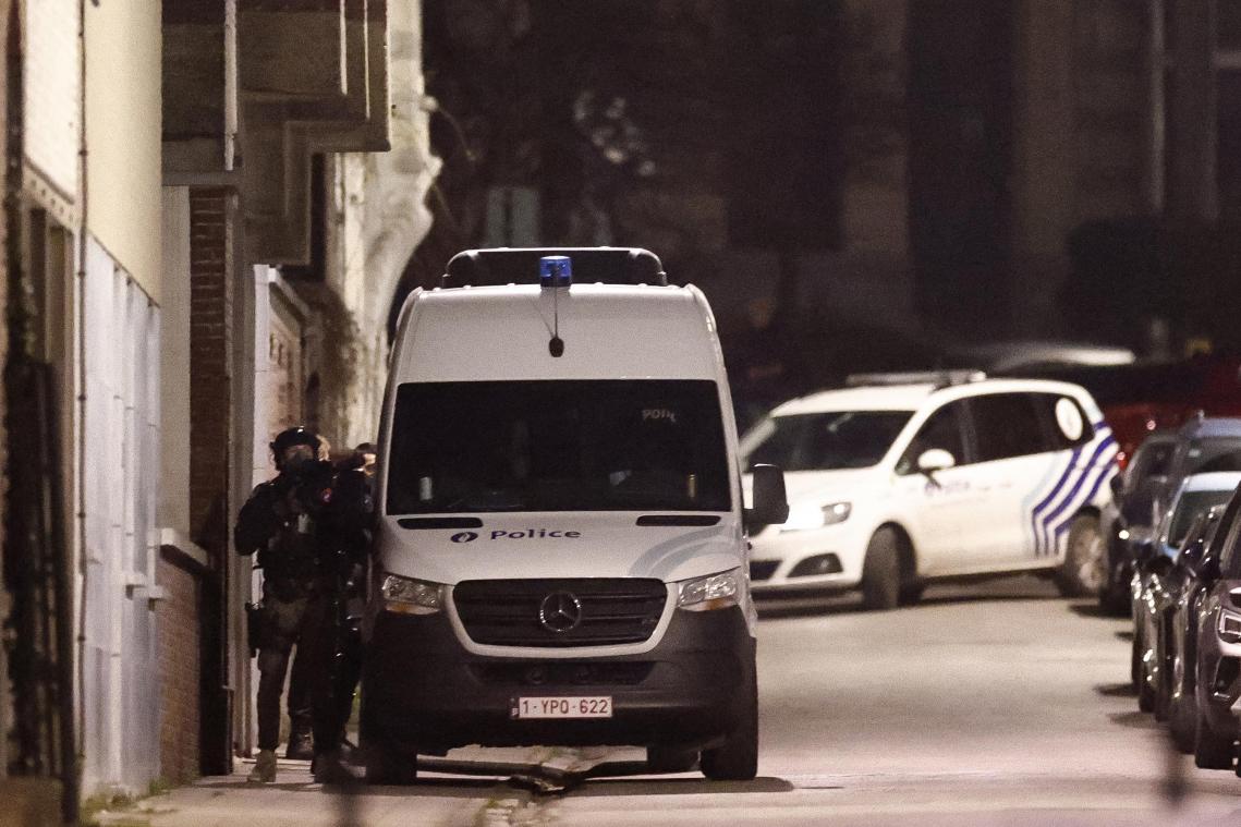 <p>Die Polizei war am Montagabend im Brüsseler EU-Viertel mit einem Großaufgebot zugegen.</p>
