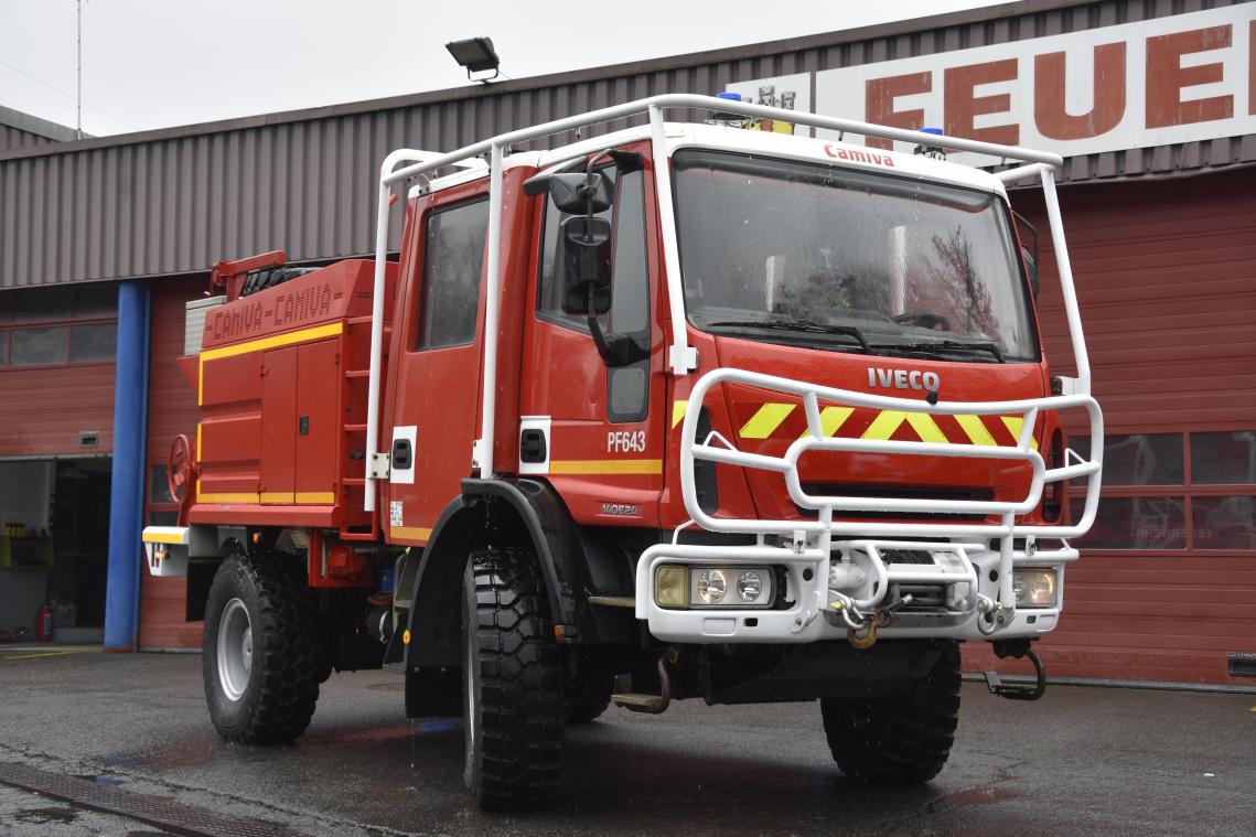 <p>Dank seines hohen Aufbaus und den eingebauten Schutzmechanismen ist das neue Fahrzeug im Feuerwehr-Fuhrpark vielseitig einsetzbar.</p>