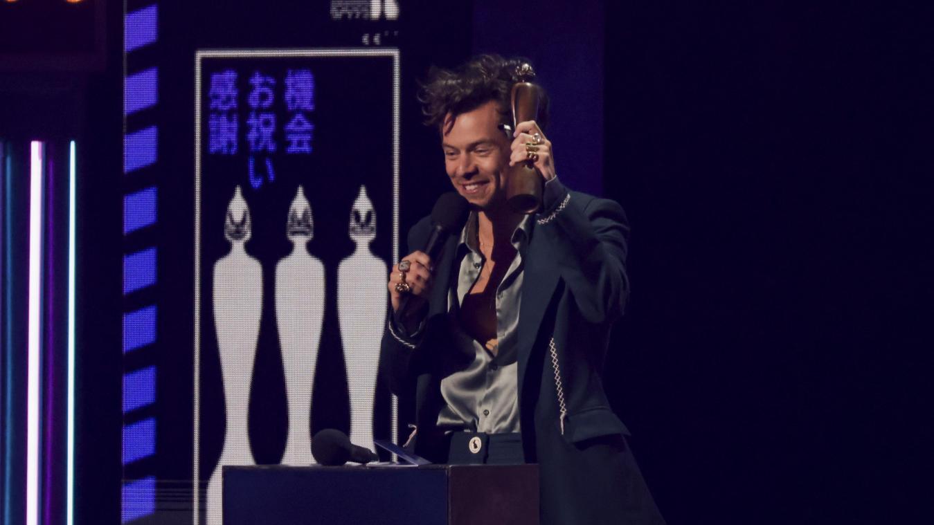 <p>Harry Styles nimmt den Award für das Album des Jahres bei den Brit Awards 2023 in der O2 Arena entgegen.</p>