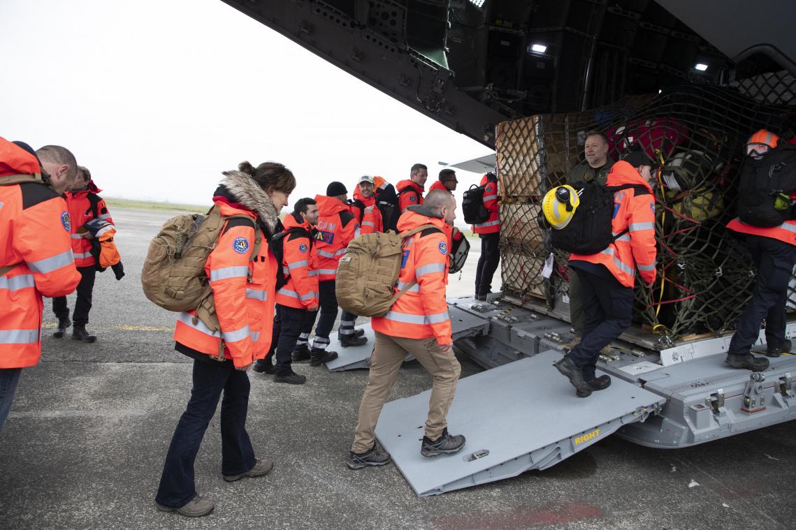 <p>Vom Militärflugplatz Melsbroek aus ist am Samstagmorgen eine Logistikeinheit von B-Fast in Richtung Türkei aufgebrochen.</p>