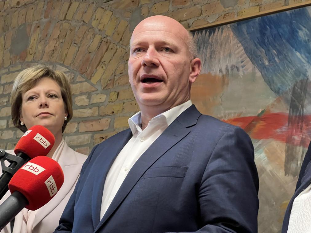 <p>Kai Wegner (CDU), Spitzenkandidat und Landesvorsitzender seiner Partei, gibt am Freitag nach den Sondierungsgesprächen mit der SPD ein Statement ab.</p>