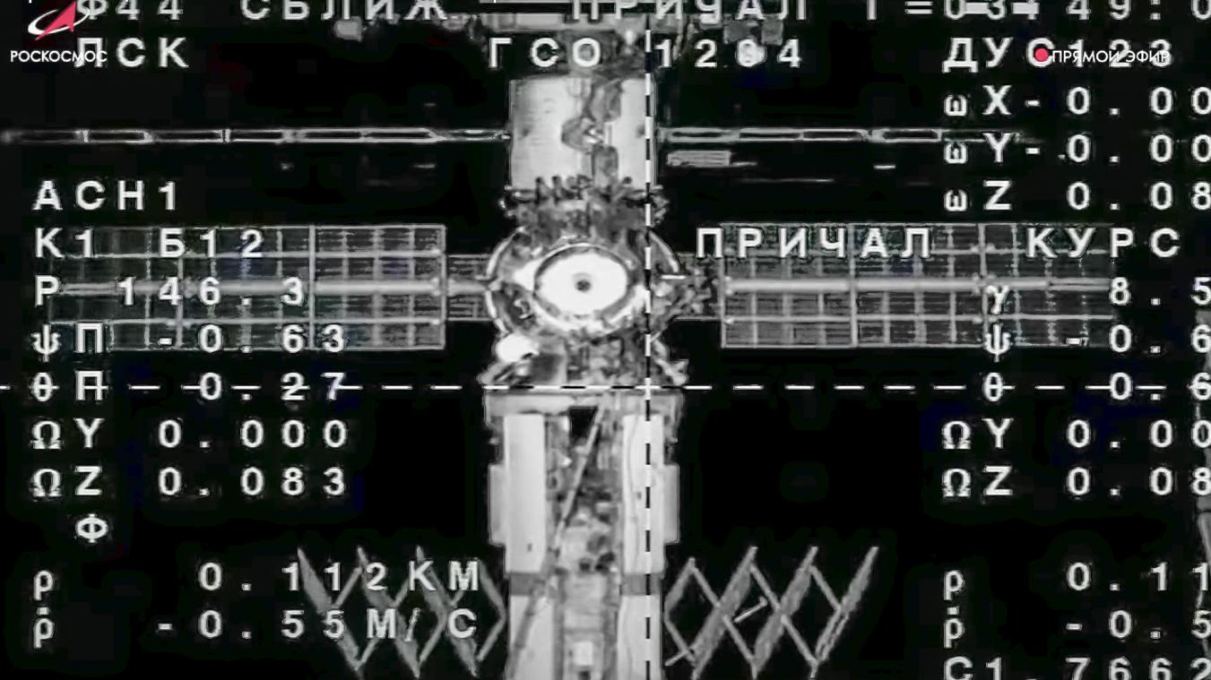 <p>Auf diesem von der Roscosmos State Space Corporation veröffentlichten Handout-Foto ist die Sojus-Kapsel MS-23 im Vordergrund zu sehen, während sie an die Internationale Raumstation (ISS) andockt.</p>