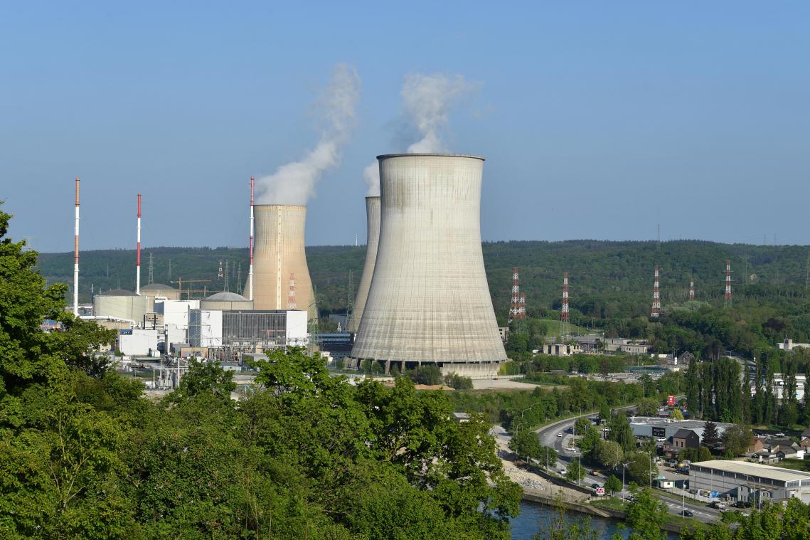 <p>Blick auf die Anlage des Kernkraftwerkes von Tihange bei Huy.</p>
