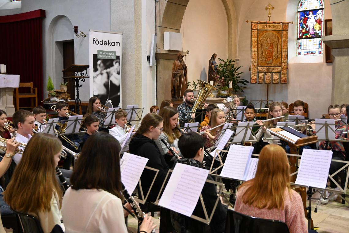 <p>Anfang November haben die Jugendorchester „DG Mitte“ und „DG Süd“ unter der Leitung von Guido Niessen und Marc Lemmens mit den Proben begonnen.</p>