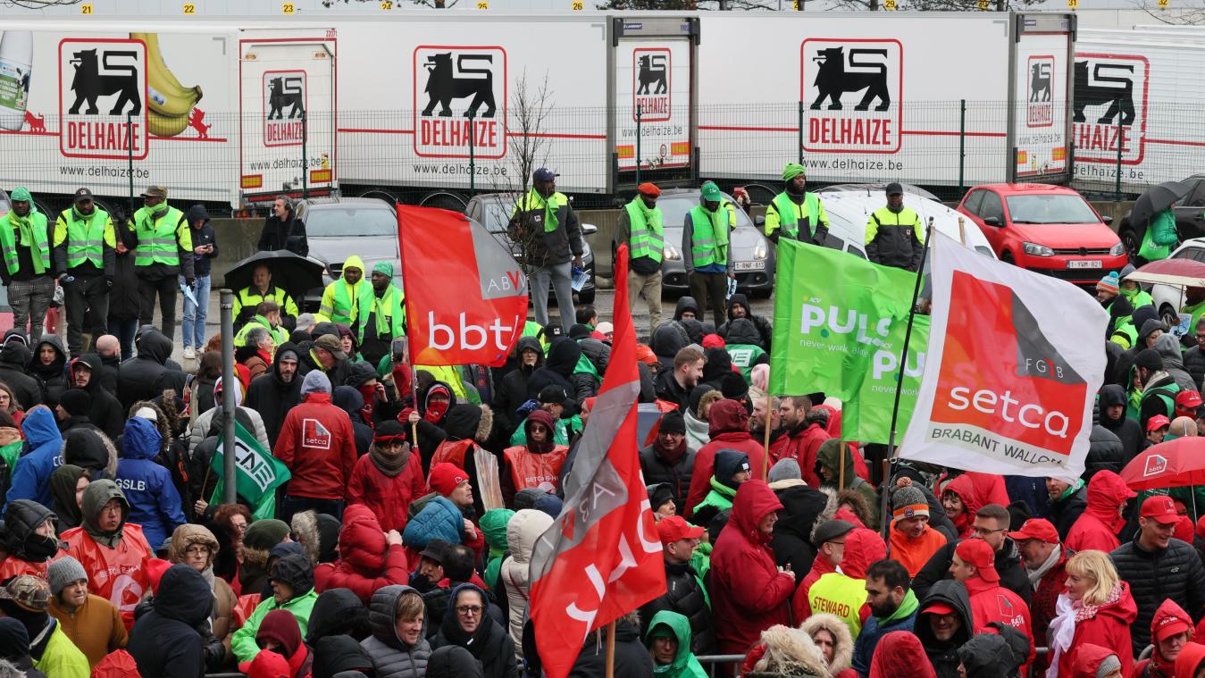 <p>Hunderte Delhaize-Mitarbeiter protestieren</p>