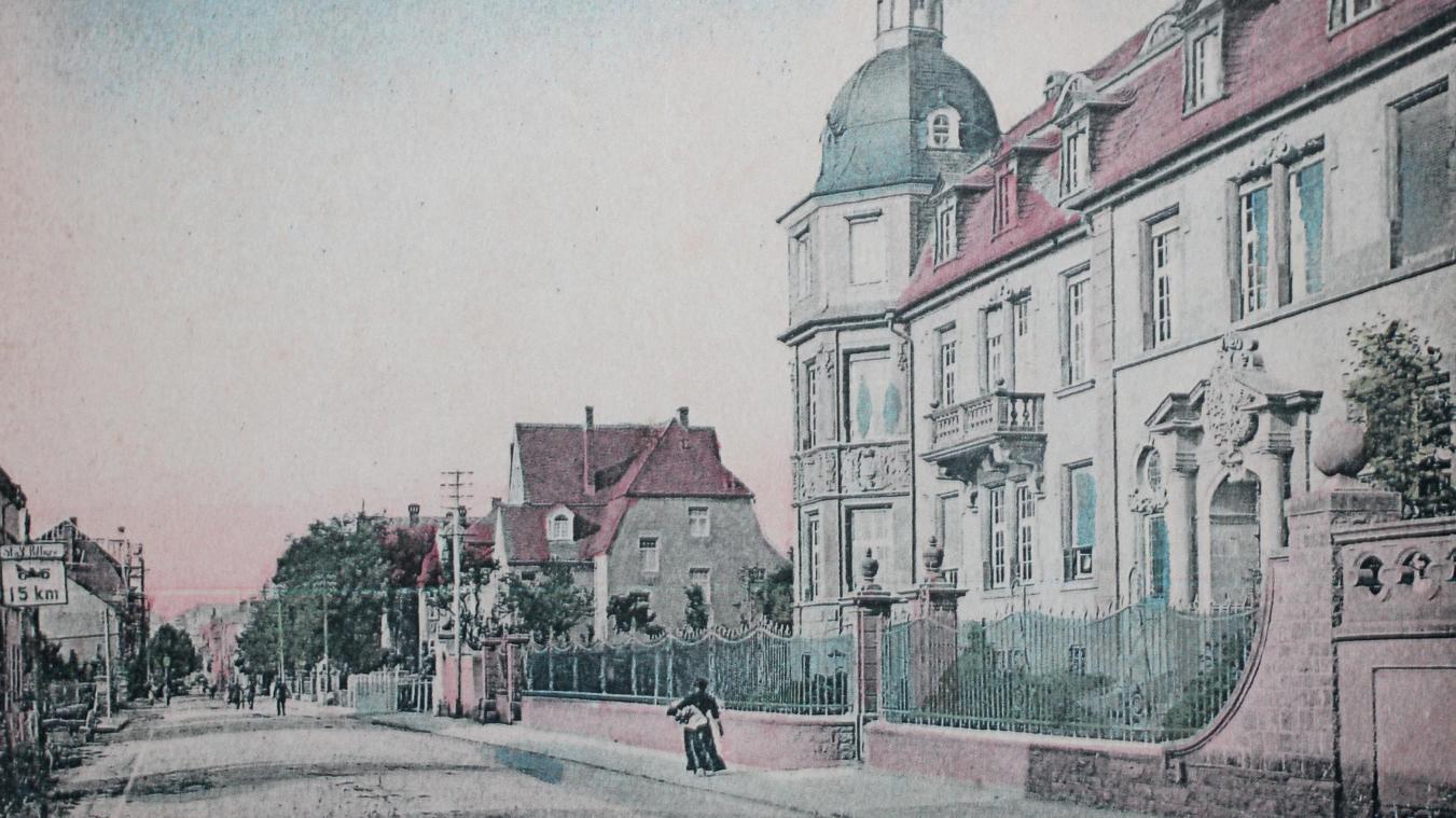 <p>Ein französischer Soldat schickte am 24. März 1923 eine Ansichtskarte in die Heimat, auf der die heutige Kreisverwaltung zu sehen ist.</p>