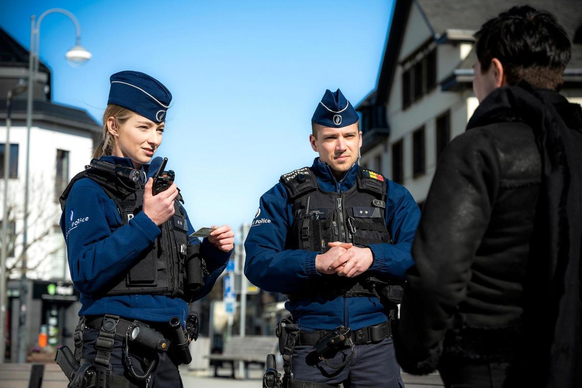 <p>Junge Polizisten aus Ostbelgien stehen bei der Anwerbungskampagne Modell. Beim Jobday werden es auch junge Polizeibeamte sein, die den Besuchern ihren Berufsalltag präsentieren.</p>