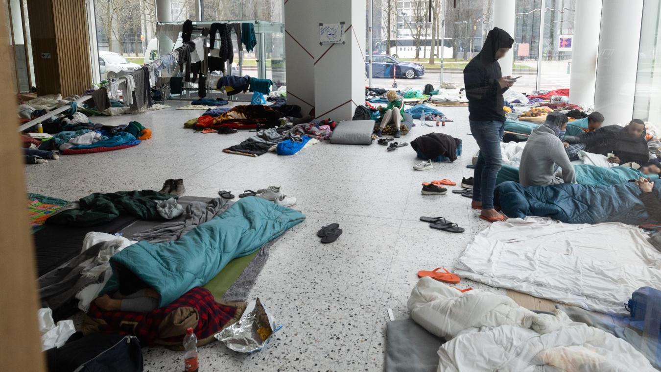 <p>Obdachlose Asylbewerber besetzen ein leer stehendes Bürogebäude in Brüssel (Archivbild). Das Migrationsgesetzbuch umfasst alle Regeln der Zuwanderung, nicht nur der Asylverfahren.</p>