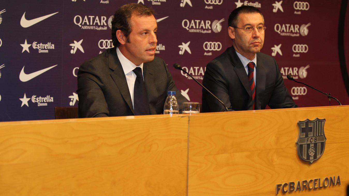 <p>Sandro Rossell (l.) und sein Nachfolger Josep Maria Bartomeu während der Amtsübernahme 2014</p>