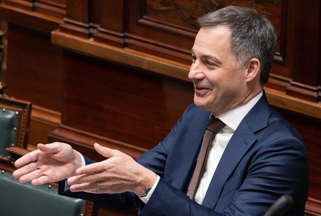 <p>Premierminister Alexander De Croo sucht händeringend nach Möglichkeiten, um den Staatshaushalt zu entlasten und damit das Haushaltsdefizit zu mindern.</p>