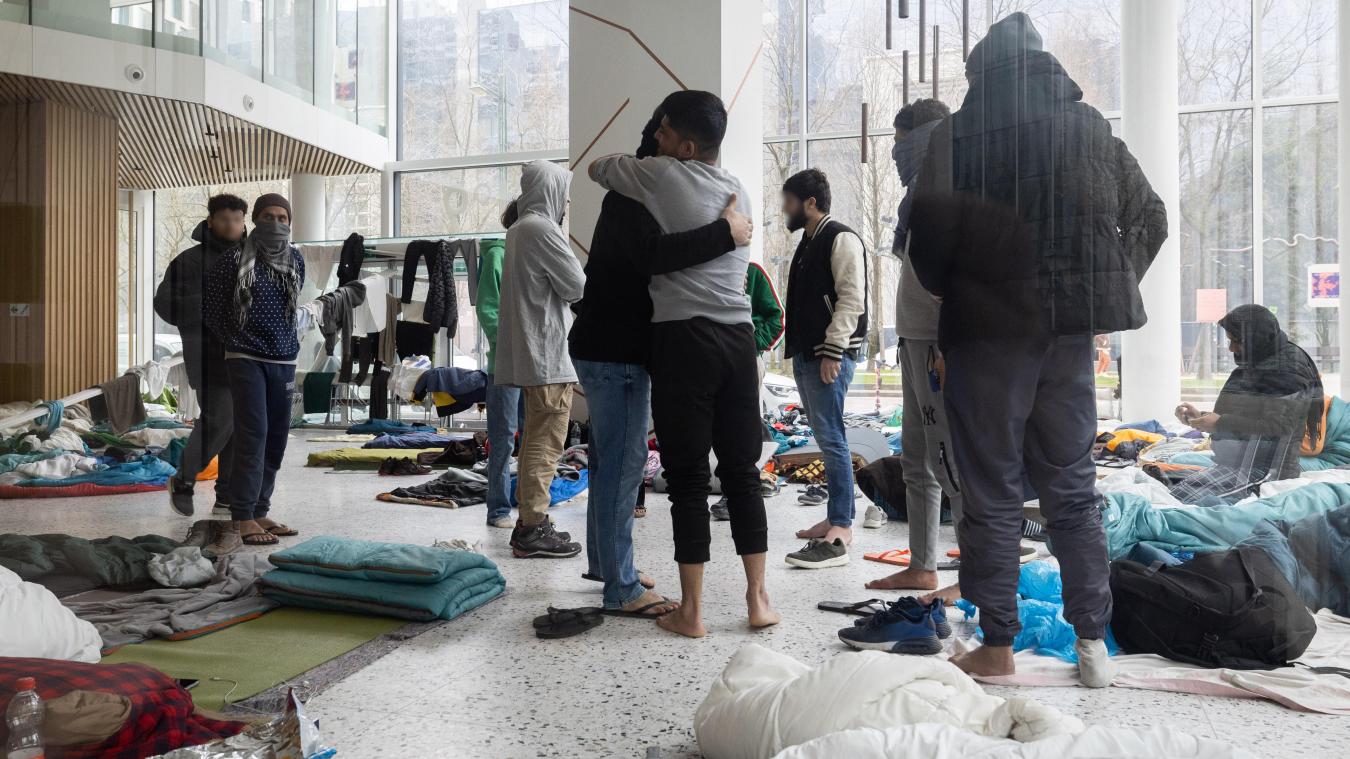 <p>Die Asylbewerber haben bis kommenden Montag Zeit, um das von ihnen besetzte Gebäude zu verlassen.</p>