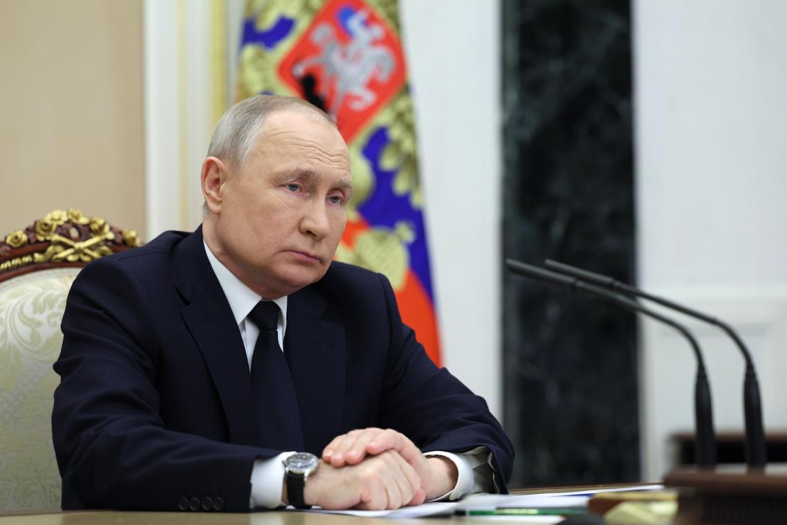<p>Russlands Präsident wirft nach mehr als einem Jahr Angriffskrieg gegen die Ukraine dem Westen einen zunehmenden Eskalationskurs vor. Besonders empört zeigt sich Moskau über mögliche Lieferungen von Uranmunition an Kiew. Nun erhöht Putin den Einsatz.</p>