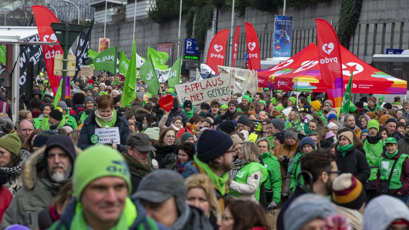 <p>Immer wieder legen hierzulande Arbeiter und Angestellteihre Arbeit nieder, um zu streiken - so wie hier im Januar 2023 in Brüssel.</p>