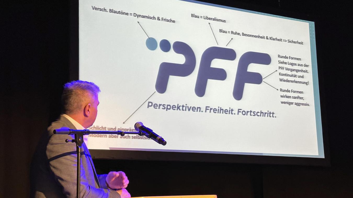 <p>PFF-Parteichef Gregor Freches stellte am Sonntag das neue Logo der ostbelgischen Liberalen vor.</p>