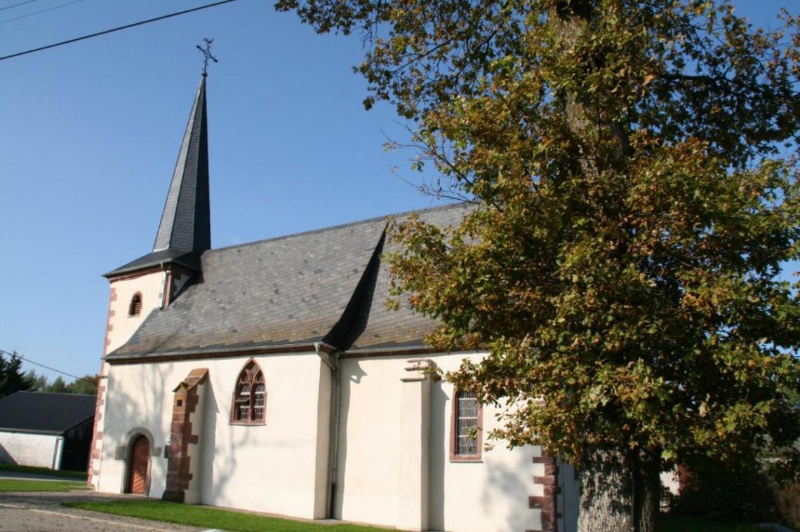 <p>Die VoG Kulturkapelle Krewinkel gibt die Verantwortung für die Kapelle nach 25 Jahren an die Gemeinde Büllingen zurück.</p>